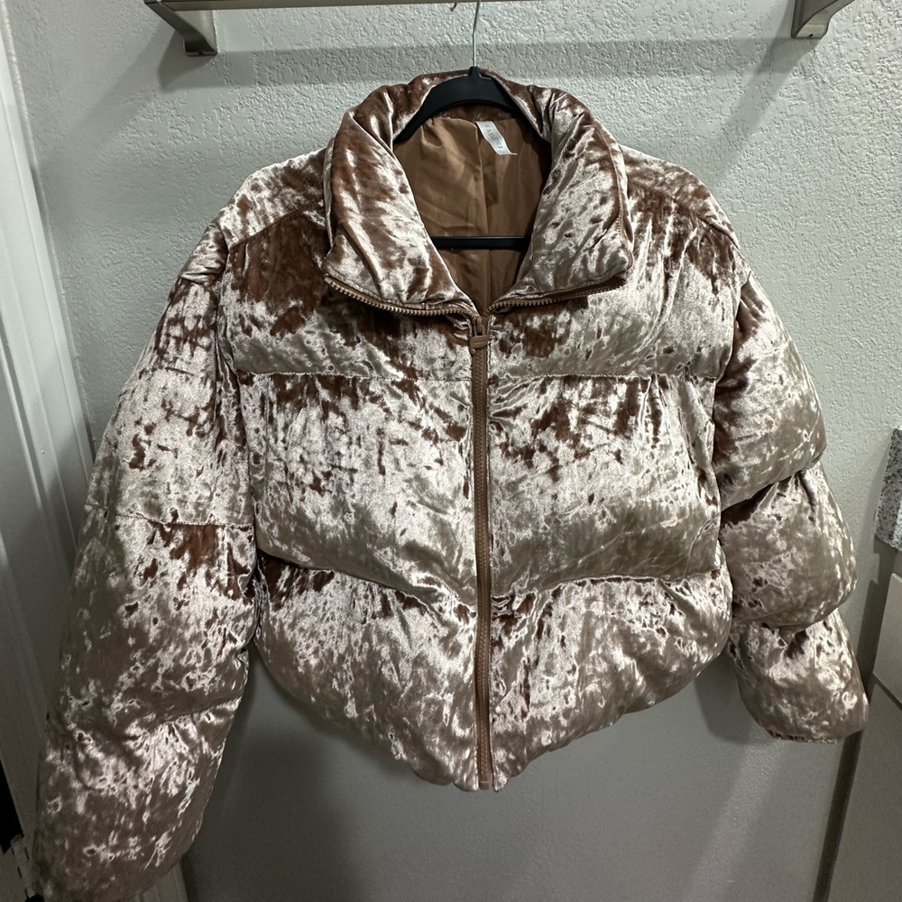 Fabletics Wander Crushed Velour Cropped Puffer Jacket